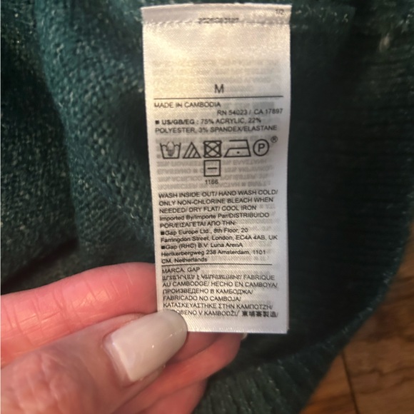 Banana Republic Relaxed Forever Cozy V-Neck Sweater - Picture 4 of 9